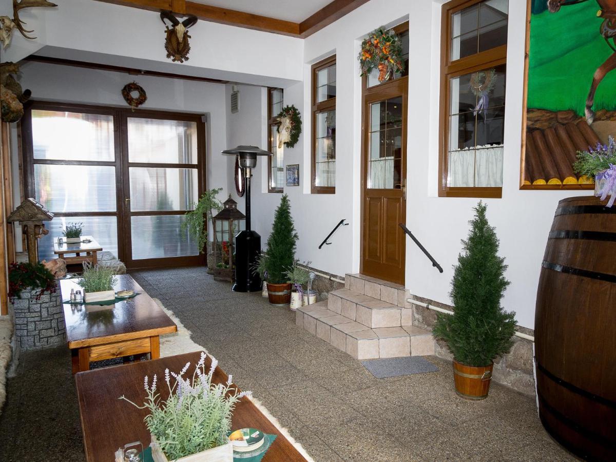 Penzion Gazdovsky Hostinec Topoľčianky エクステリア 写真