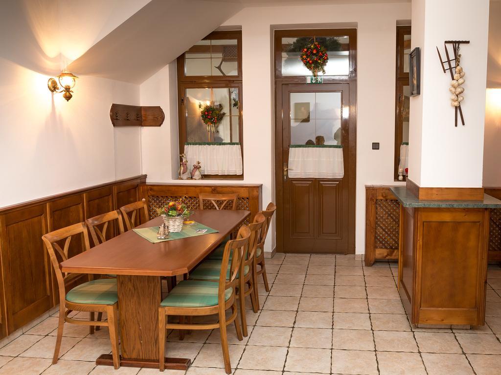 Penzion Gazdovsky Hostinec Topoľčianky エクステリア 写真