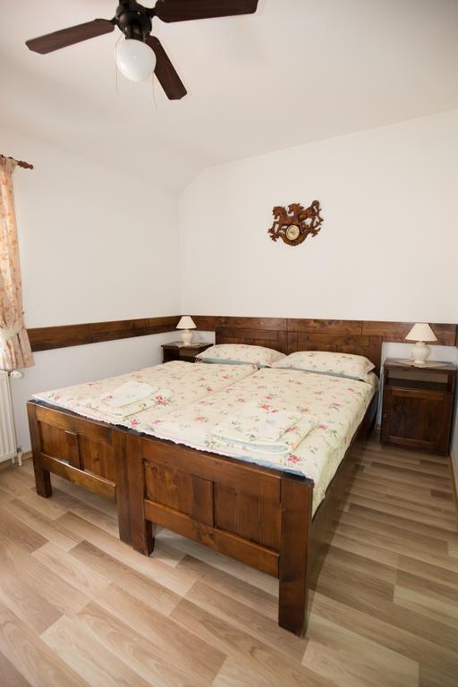 Penzion Gazdovsky Hostinec Topoľčianky エクステリア 写真