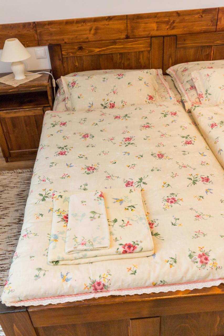 Penzion Gazdovsky Hostinec Topoľčianky エクステリア 写真