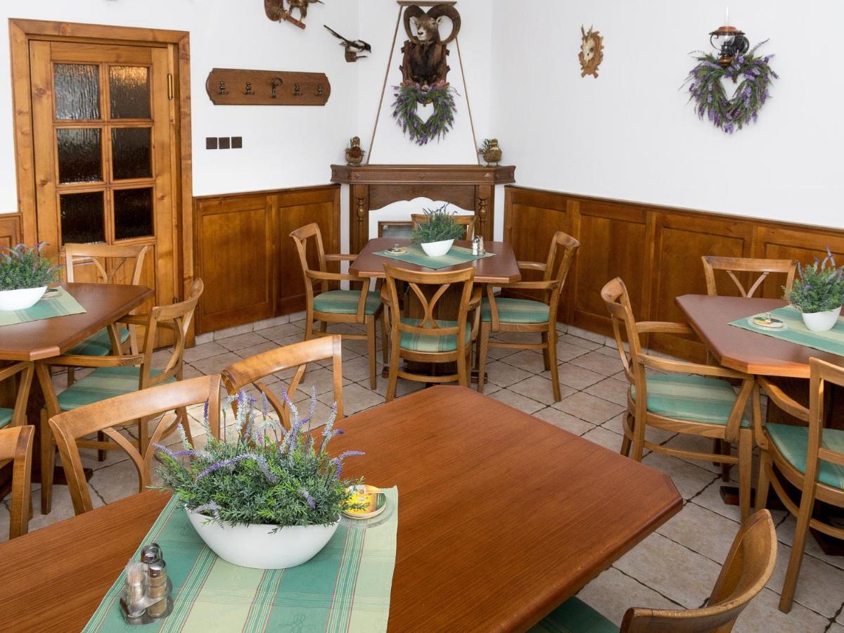 Penzion Gazdovsky Hostinec Topoľčianky エクステリア 写真