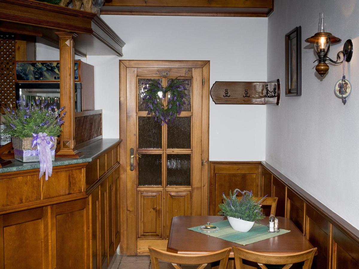 Penzion Gazdovsky Hostinec Topoľčianky エクステリア 写真